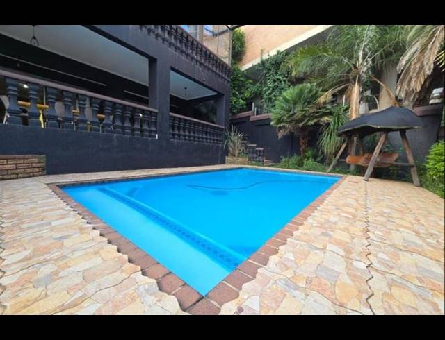 8 BEDROOM HOUSE FOR SALE IN BASSONIA